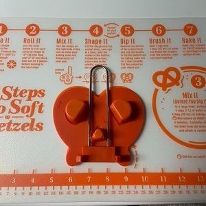 Pampered Chef Pretzel Kit
